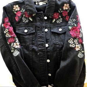 PacSun Black Denim Jacket w/ Red Roses | NWT
